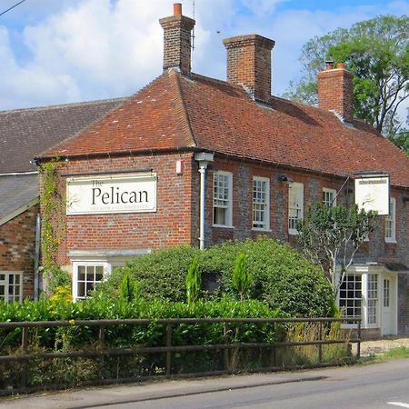 The Pelican Inn Froxfield  Eksteriør billede