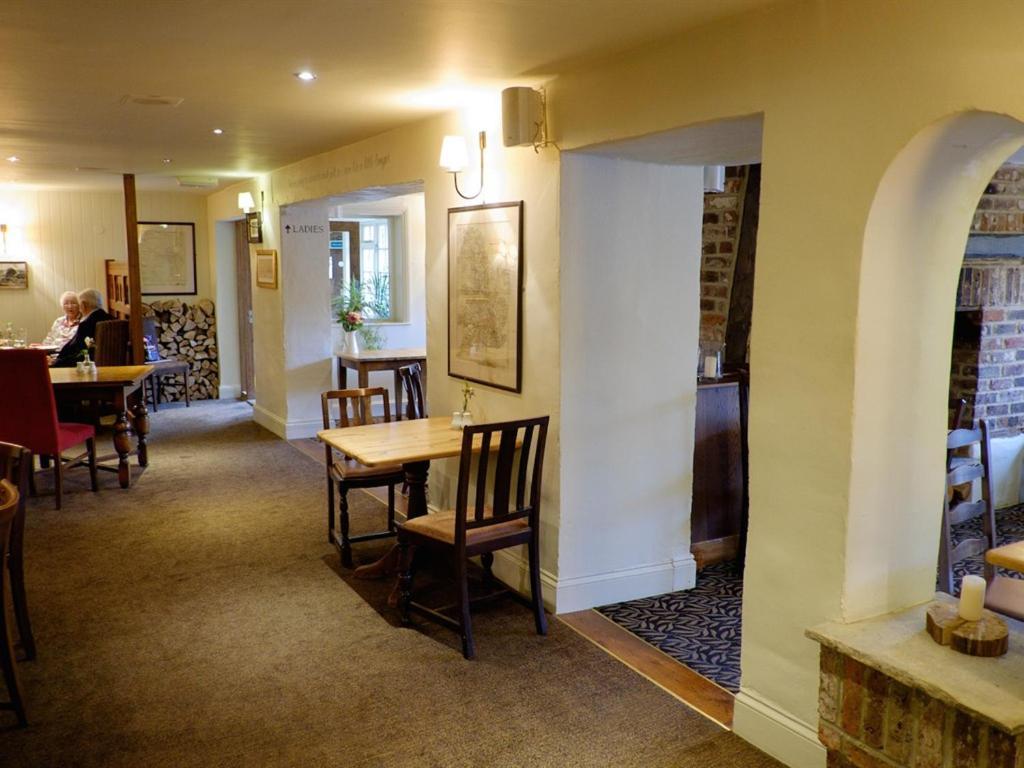 The Pelican Inn Froxfield  Eksteriør billede