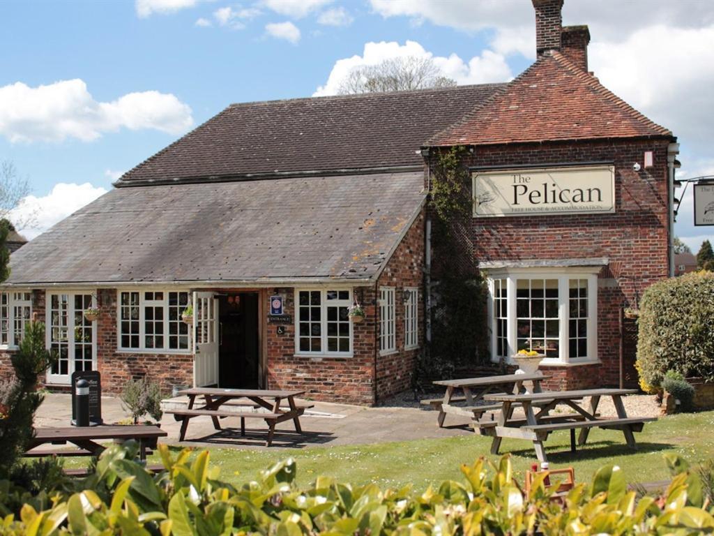 The Pelican Inn Froxfield  Eksteriør billede