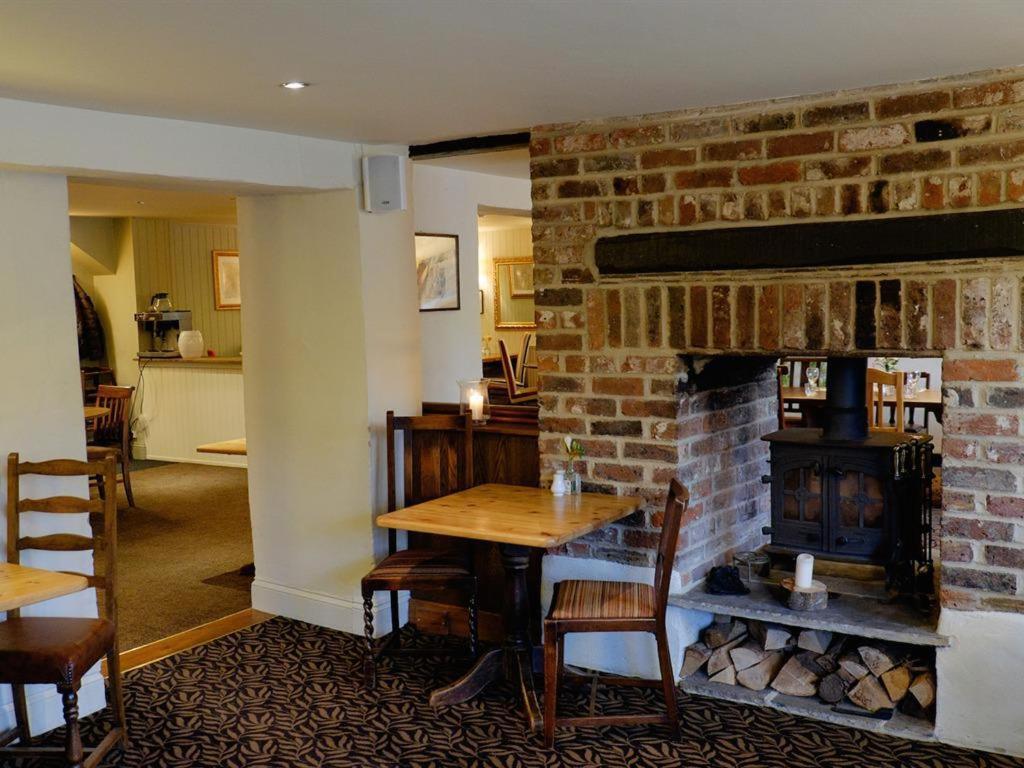 The Pelican Inn Froxfield  Eksteriør billede